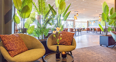 Voortuin en het pand van Fletcher Hotel-Restaurant Paasberg